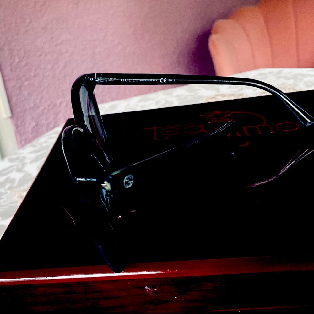 GUCCI BLACK AUTHENTIC SUNGLASSES - Picture 4 of 5